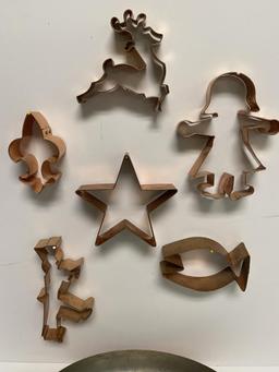 COPPER GROUP - 6 COOKIE CUTTERS & FISH PAN