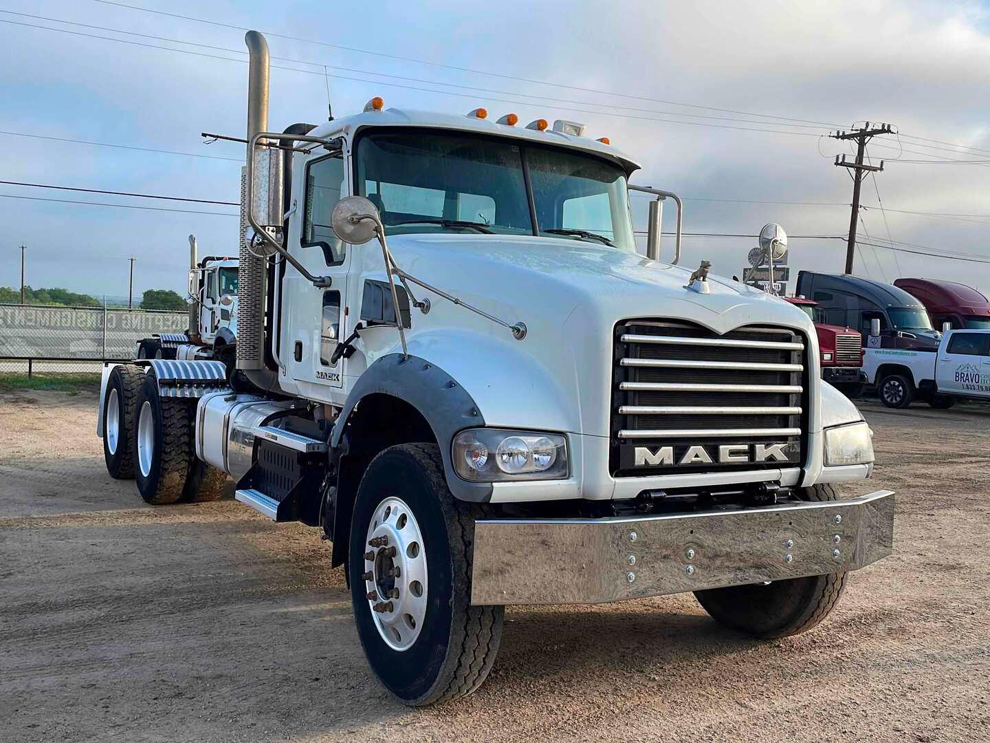 2012 MACK  GU713