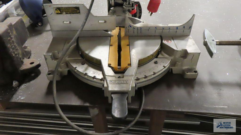 DeWalt 10-inch compound miter saw