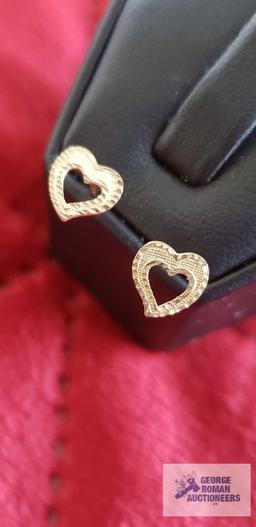 Two tone double heart earrings, marked 14K and heart-shaped earrings, marked 585, total approximate