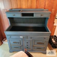 Painted dry sink