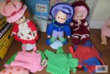 lot of Strawberry Shortcake dolls with extra clothing