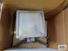Hubbell 500 series halogen flood light with box and paperwork