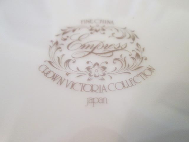 32 Pieces Empress Crown Victoria Collection Fine China