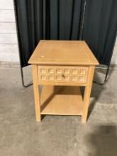 Gorgeous Golden Oak End/ Side Table w/ Drawer - Nice wood grain - See pics