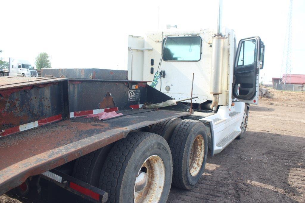 2005 Freightliner Tandem Axle Tractor w/Day Cab, Detroit 60 Series Engine,