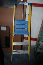 Warner Fiberglass 3ft Ladder