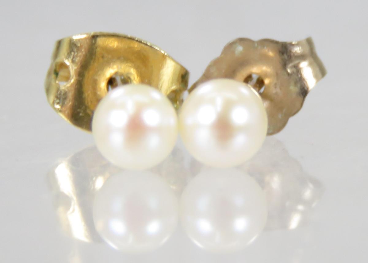 14kt Yellow Gold Pearl Ring & Pearl Stud Earrings