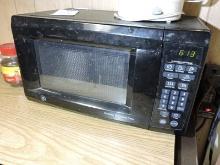 Small GE Microwave - Fully Functional