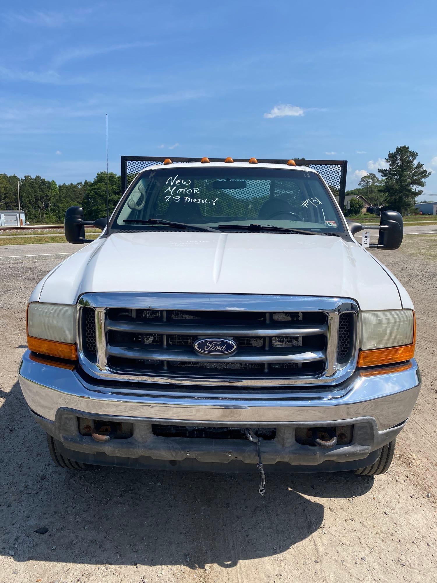 Ford 450 Super Duty Flatbed Truck