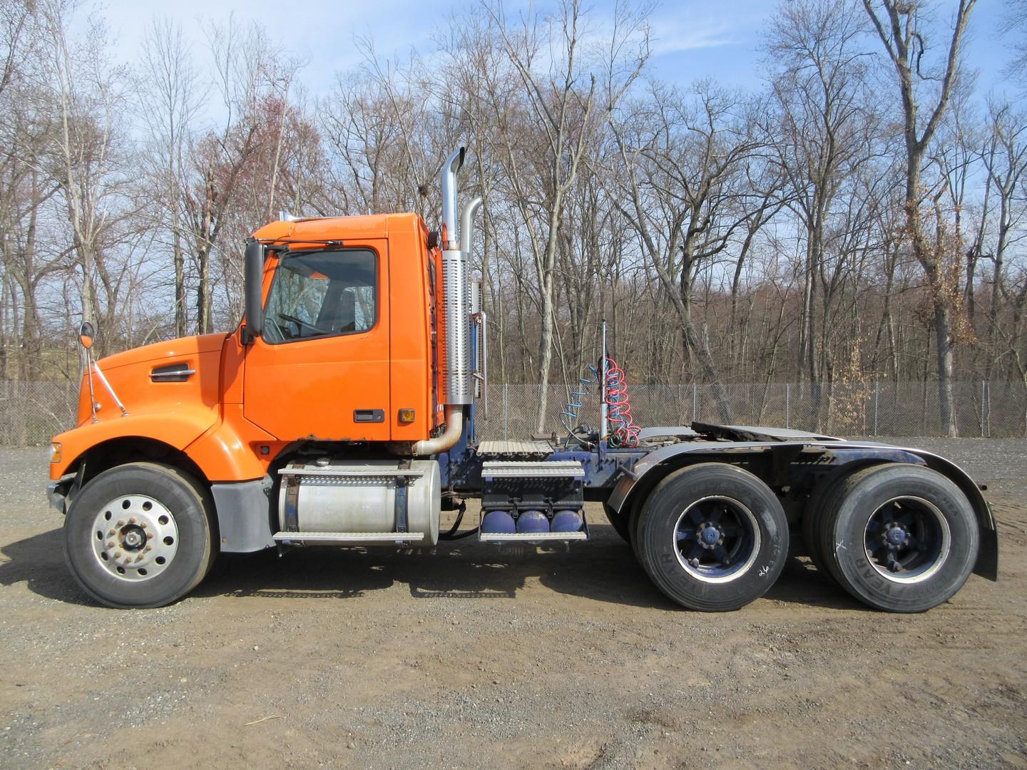 2003 Volvo VHD T/A Tractor