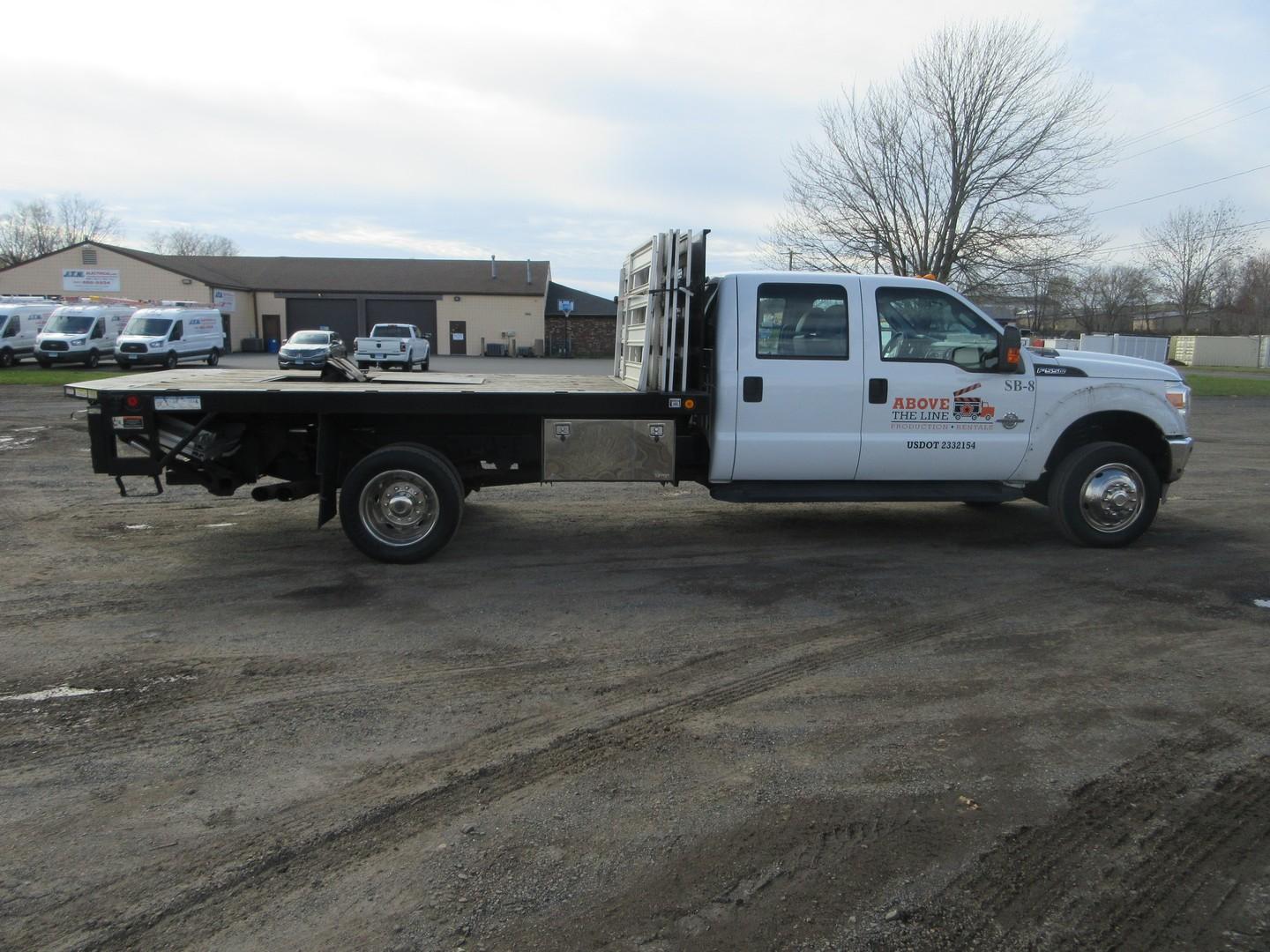 2013 Ford F-550 XL S/A Flatbed Truck