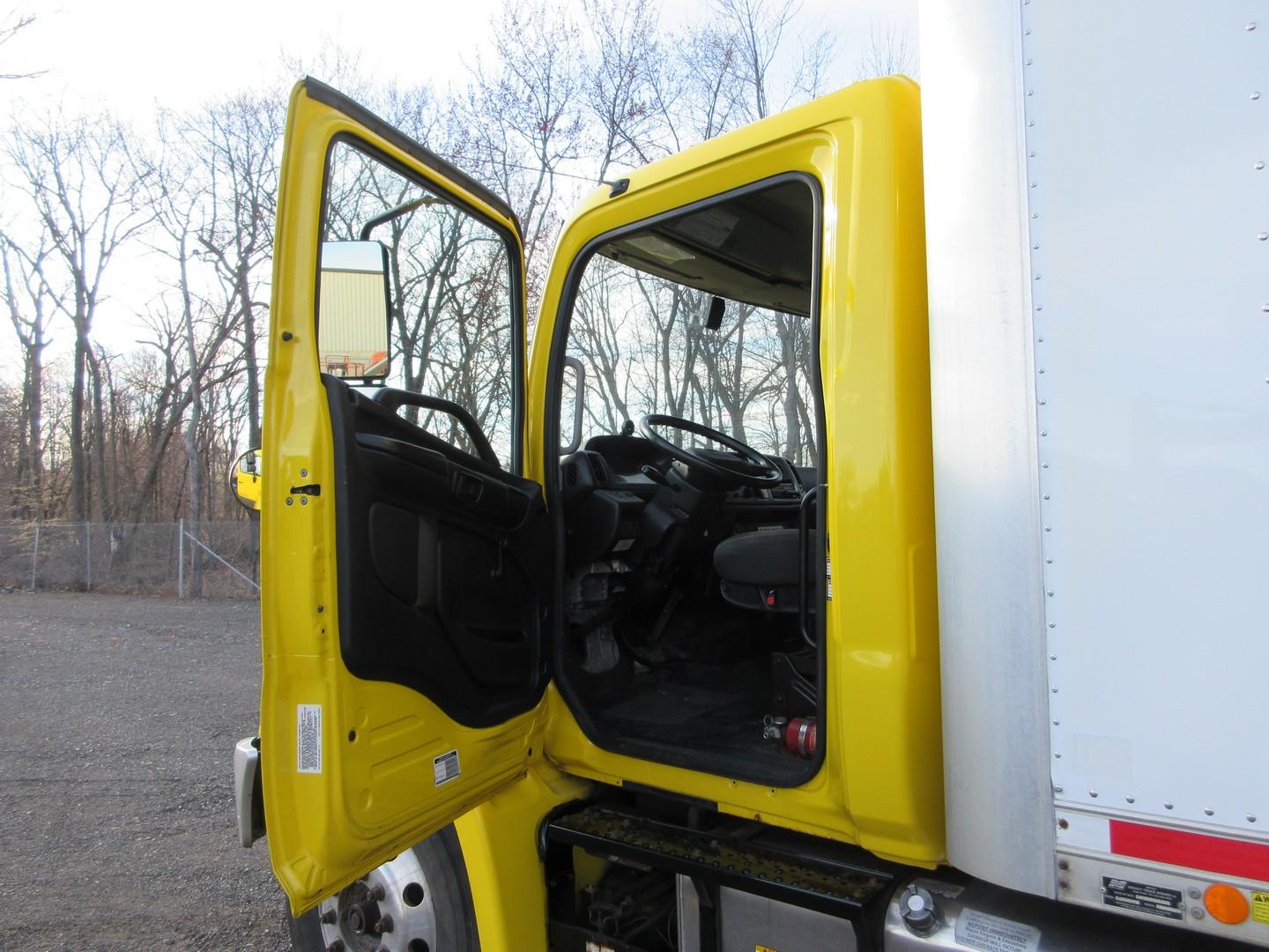 2017 Hino S/A Box Truck