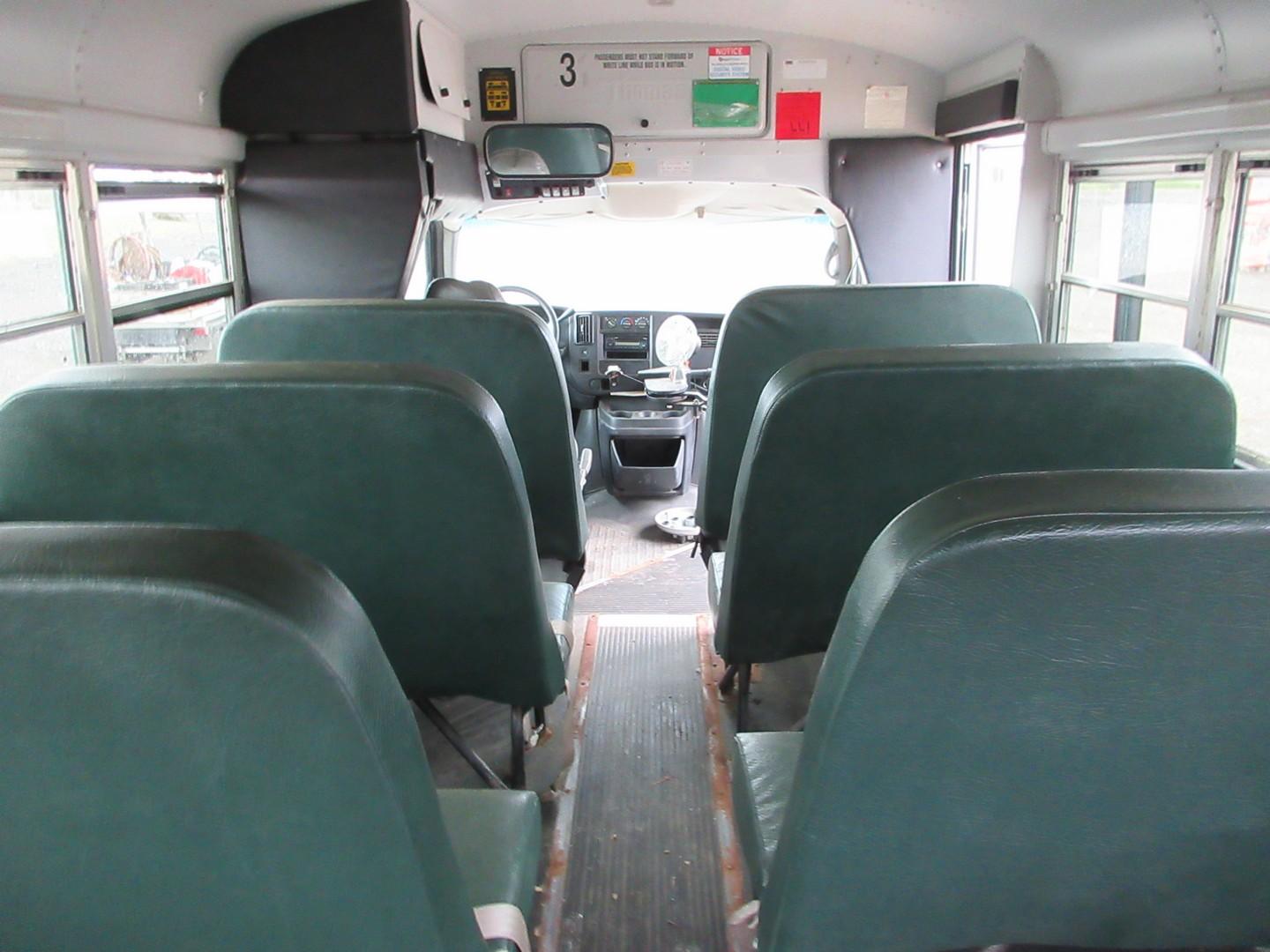 2005 GMC Savana Bus