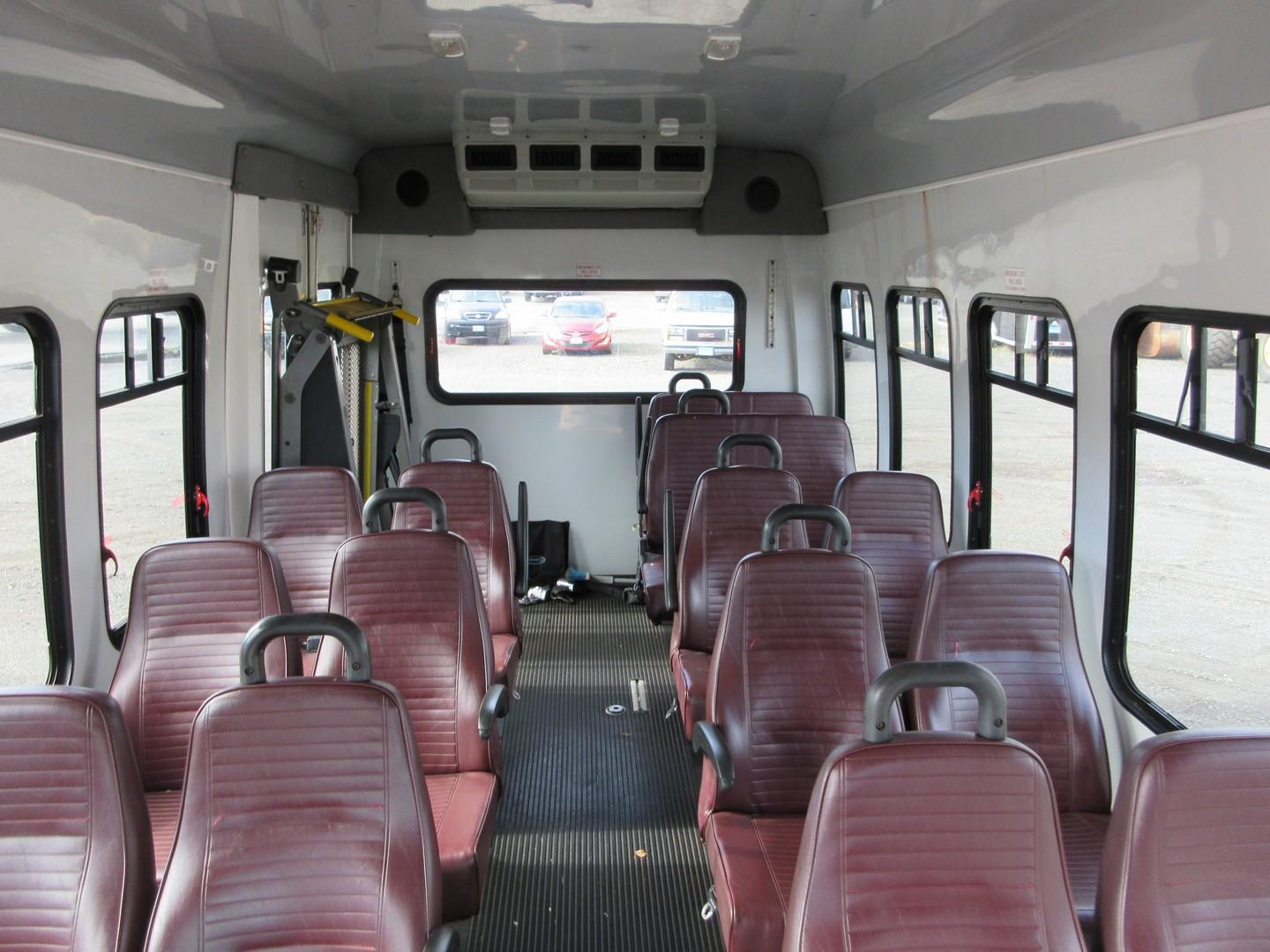 2008 Ford E-450 Bus