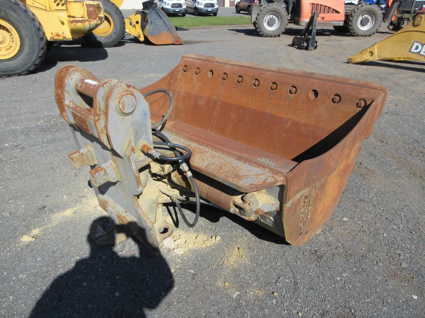 Craig 72" Hyd Tilting Cleanup Bucket With BOCE