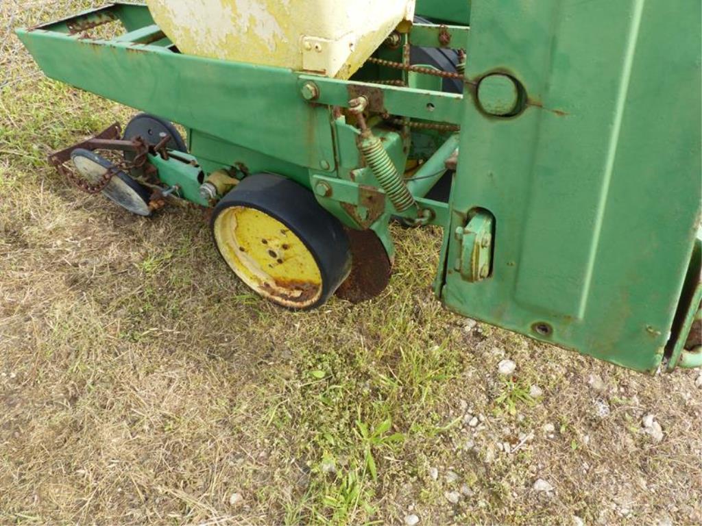 JOHN DEERE 7100 6 ROW NO TILL PLANTER