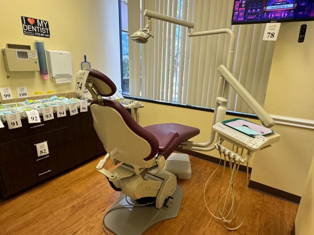 FIRSTSTAR DENTAL PATIENT CHAIR