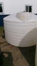 1100 GALLON POLY WATER TANK, Banjo valve