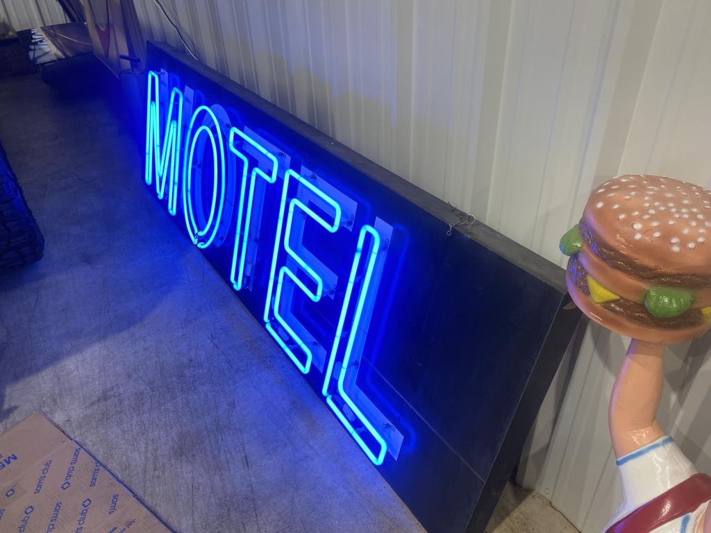Motel neon 10'x3'
