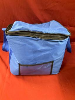 Large hot & cold delivery bag, blue, 2 pieces. One small tear in one