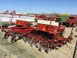 1704. 484-1249. IH 800 15 ROW 15 INCH MOUNTED BEAN PLANTER, ASSIST KIT, TAX