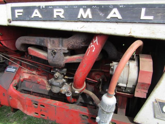 155. 1967 FARMALL 656 GAS TRACTOR, WIDE FRONT, IH FLAT TOP FENDERS, 15.5 X