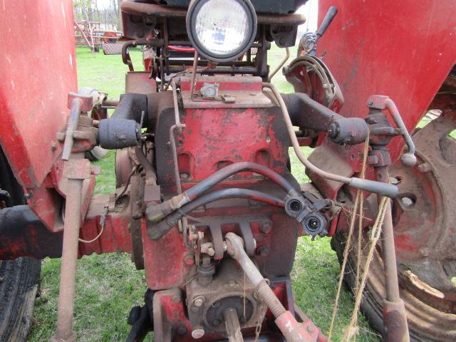 155. 1967 FARMALL 656 GAS TRACTOR, WIDE FRONT, IH FLAT TOP FENDERS, 15.5 X