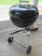 Weber Round Charcoal Grill w/Dome Lid & Drip Pan on Back Wheels