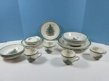 24 pcs. Spode China Christmas Tree Green Trim Dinnerware 4 Each 10 1/2" Dinner Plates