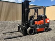 Toyota 52-6FGCU45 Pneumatic Forklift,