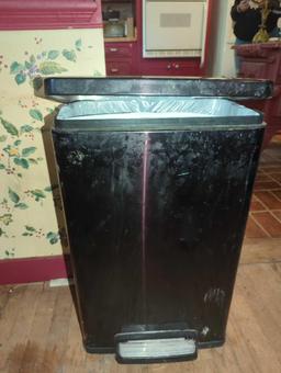 (DR) TRAMONTINA BLACK METAL TRASH CAN, APPROXIMATE DIMENSIONS - 26" H X 16" W X 12" D, WHAT YOU SEE