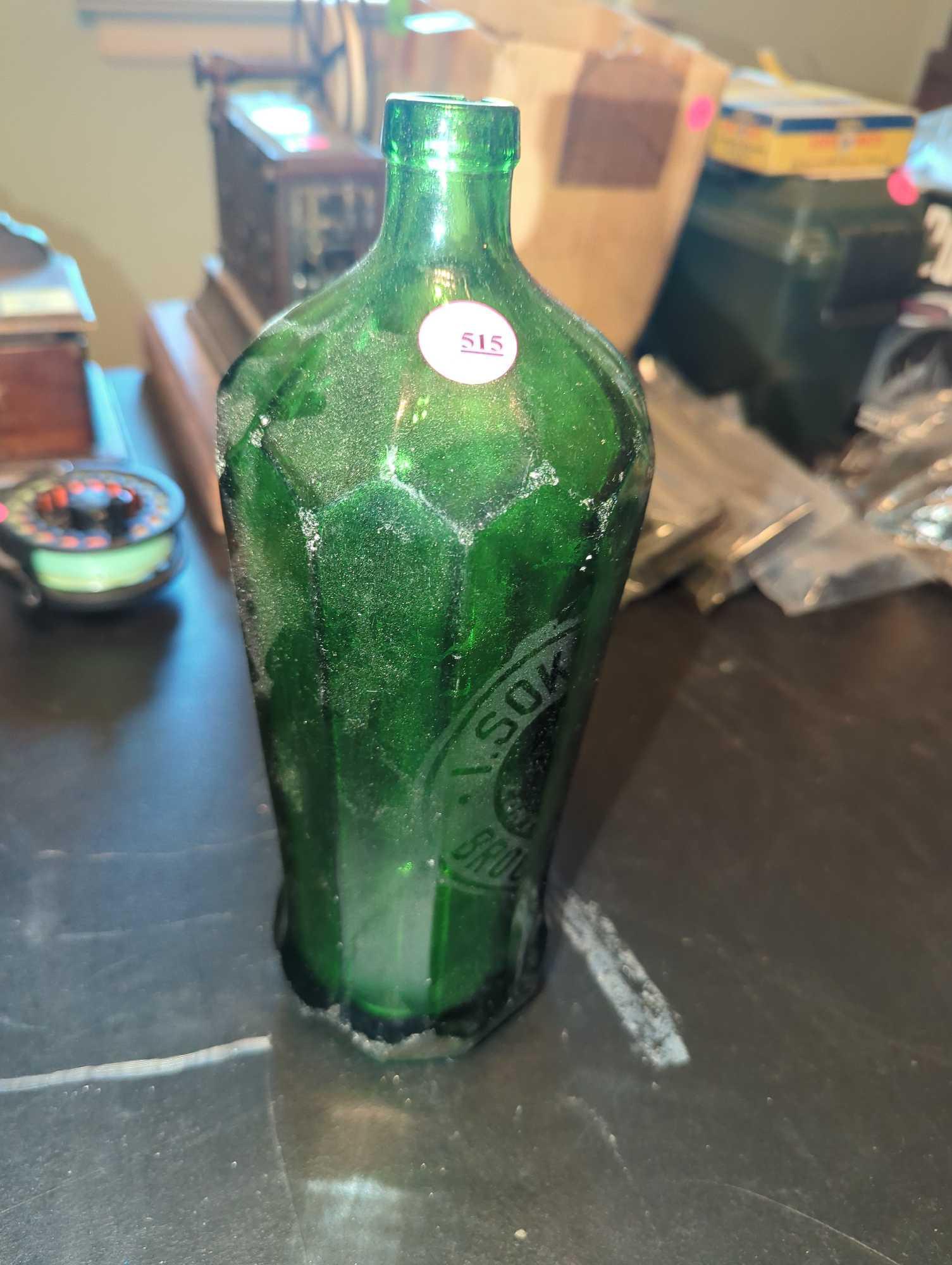 (BR3) OLD STYLE GREEN SOKOLOWSKY GLASS, 26 OZ, 10" HEIGHT, WHAT YOU SEE IN THE PHOTOS IS EXACTLY