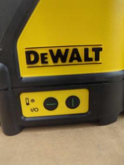 DEWALT 100 ft. Green Self-Leveling Cross Line Laser Level with (3) AA Batteries & Case, Appears to