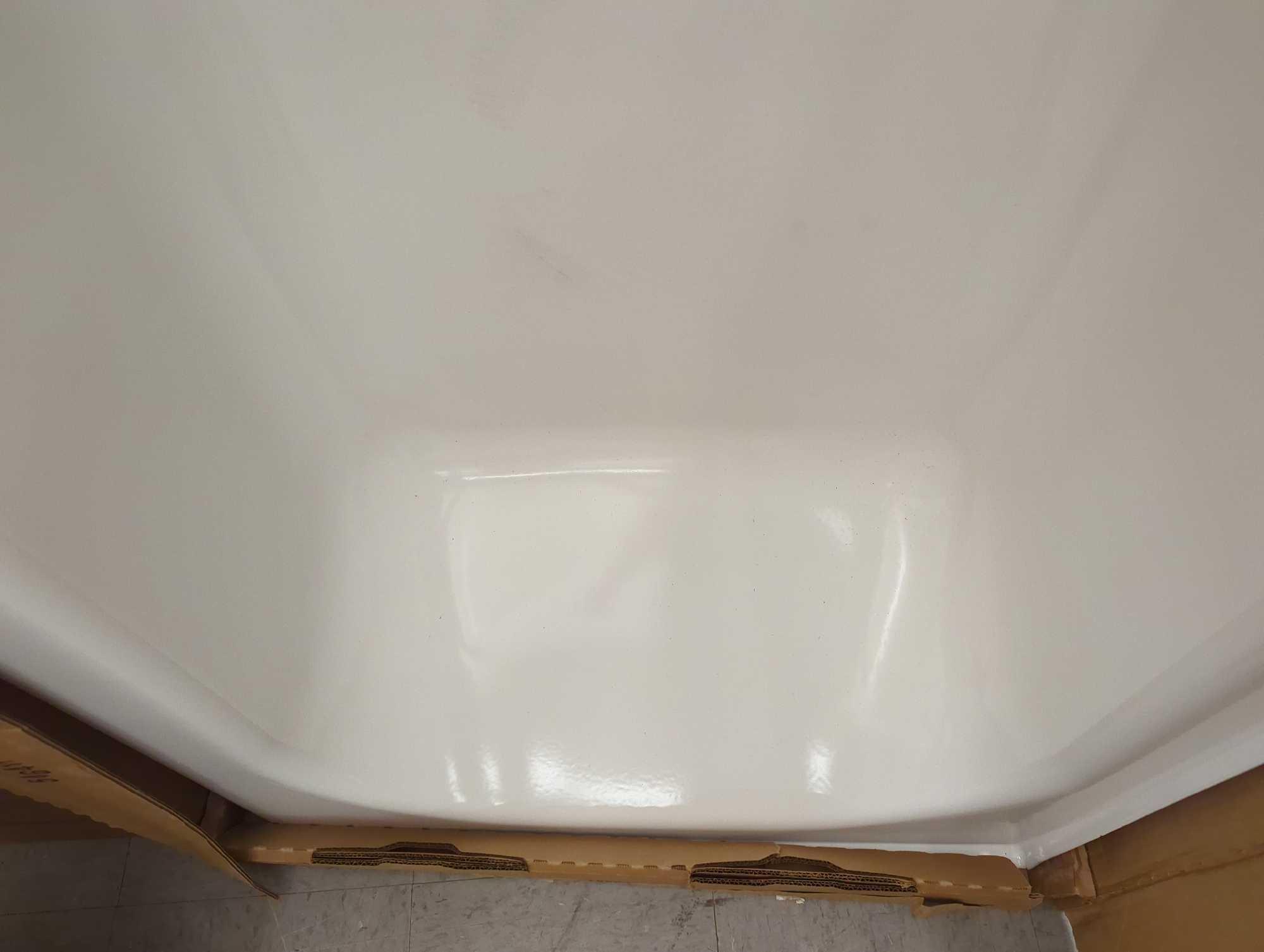 Bootz Industries Aloha 60 in. x 30 in. Soaking Bathtub with Left Drain in White, Appears to be New