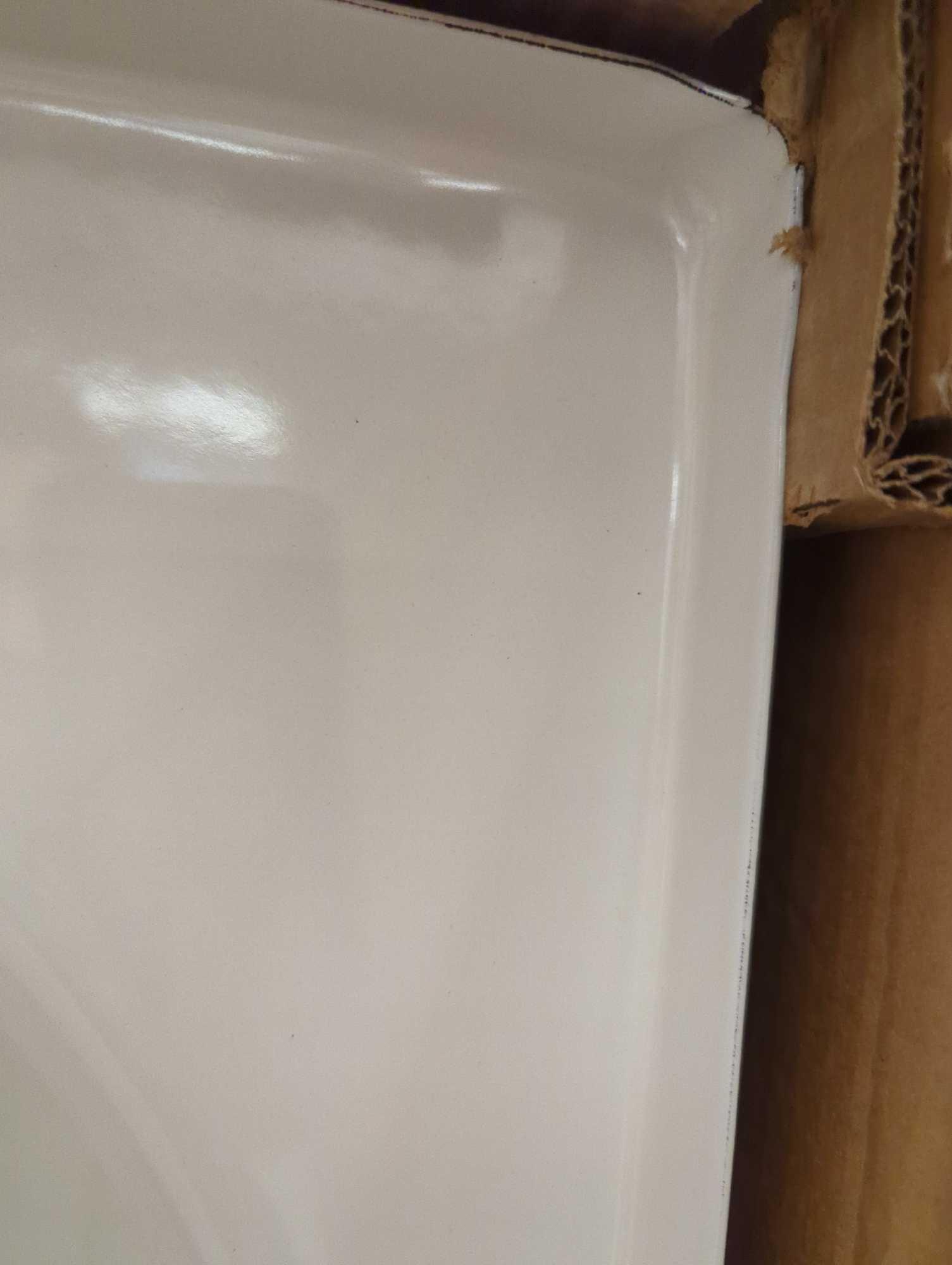 Bootz Industries Aloha 60 in. x 30 in. Soaking Bathtub with Left Drain in White, Appears to be New