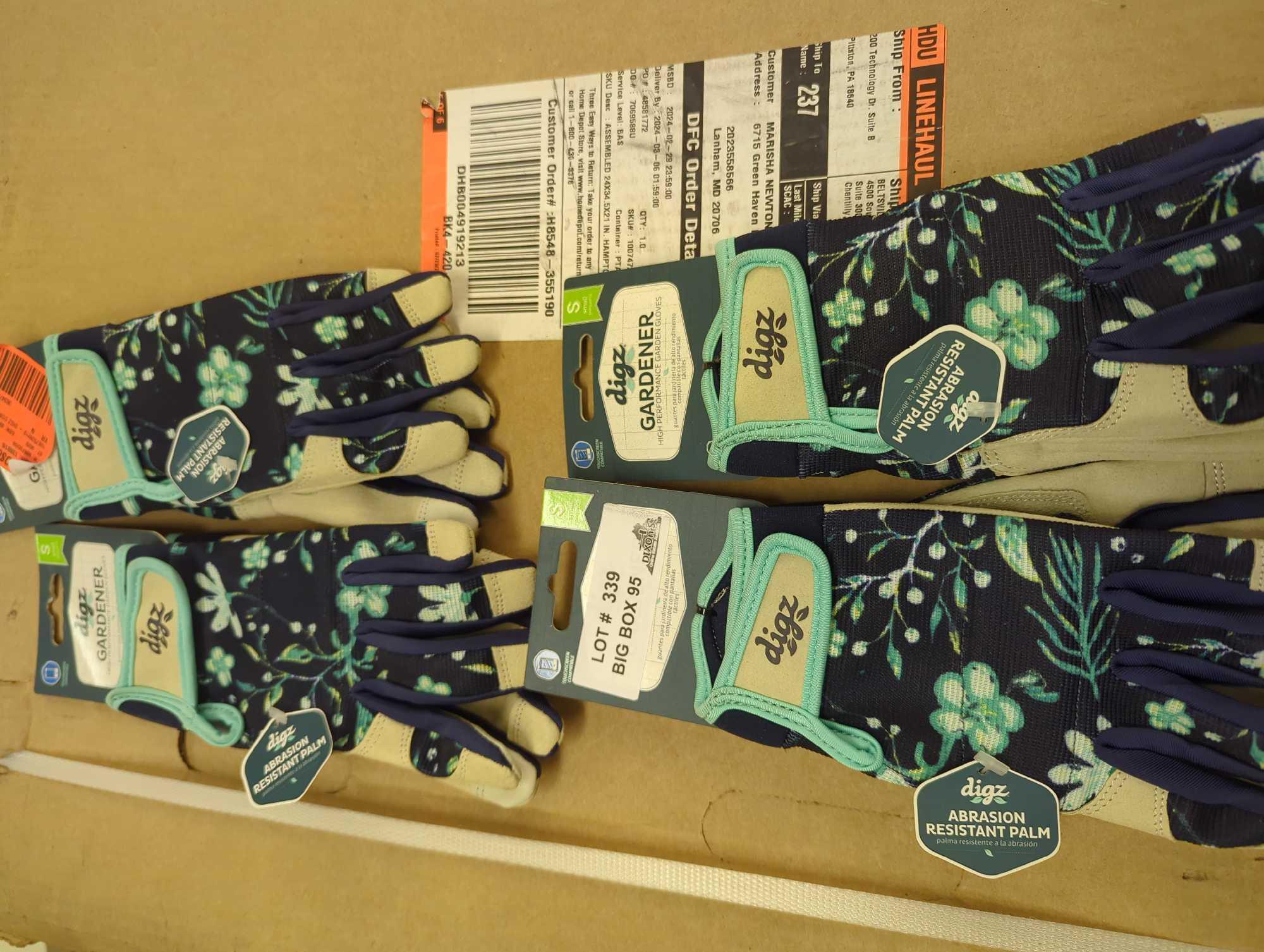 Lot of 4 Pairs of Digz Women's Small Gardener Glove, Appears to be New in Factory Tagged Style