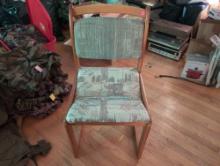 (LR) WOOD & UPHOLSTERED SIDE CHAIR. MEASURES 17-1/3"W X 18"D X 32-1/2"T.