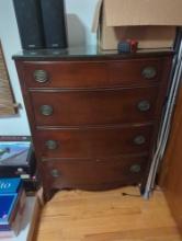 (BR1) MAHOGANY 4 DRAWER HIGH CHEST, GLASS TOP PROTECTOR, IN GOOD CONDITION, DISPLAYS SOME COSMETIC