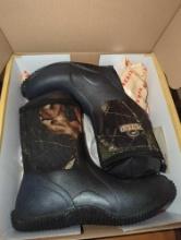 (BR1) REDHEAD BOOTS, 8" CAMO MEN'S SIZE 11 NEOPRENE AND RUBBER BOOTS, OPEN BOX, APPEARS UNUSED