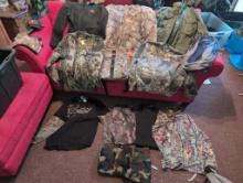 (DEN) BLACK TUB LOT OF HUNTING CLOTHING TO INCLUDE: HEAVY DUTY SMALL SHORT MILITARY GREEN JACKET,