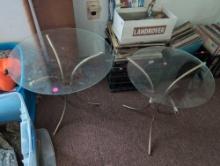 (DEN) PAIR OF MID CENTURY MODERN BRASS TRI-FOOT GLASS TOP SIDE TABLES. ONE TOP IS BIGGER THAN THE