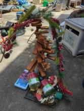 (GAR) LOT OF ASSORTED ITEMS TO INCLUDE, CHRISTMAS DECORATIVE DOOR WREATH, WOODEN SPIRAL STYLE TREE