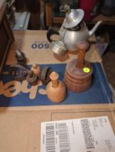 (GAR) LOT OF ASSORTED ITEMS TO INCLUDE, VINTAGE PRIMITIVE WOODENWARE MOLD COOKIE PRESS STAMP,