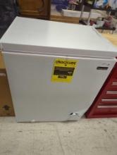 Magic Chef 5.0 cu. ft. Chest Freezer in White, New But Has Damage Please See Attached Photos For
