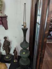 (LR) HEAVY JAMES MONT STYLE BRONZE JAPANESE TABLE LAMP WITH FLORAL DETAILING. INCLUDES A HARP, NO