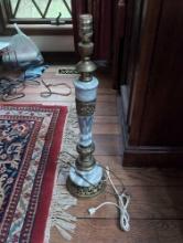 (LR) VINTAGE MARBLE & BRASS TABLE LAMP WITH HARP. DETAILED PIERCED BRASS BASE & SCROLL/FLORAL