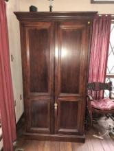 (LR) CHERRY TWO DOOR TV ARMOIRE WITH PULL OUT TV STAND, A SHELF AT THE TOP AND ONE AT THE BOTTOM. IT