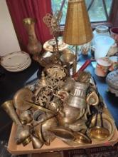 (LR) LOT OF BRASS ITEMS TO INCLUDE, CANDLE HOLDERS, PLATES, VASE, LAMP, ETC, SEE PHOTOS