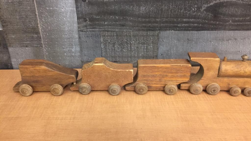 VINTAGE 4-CAR WOOD BLOCK TRAIN SET